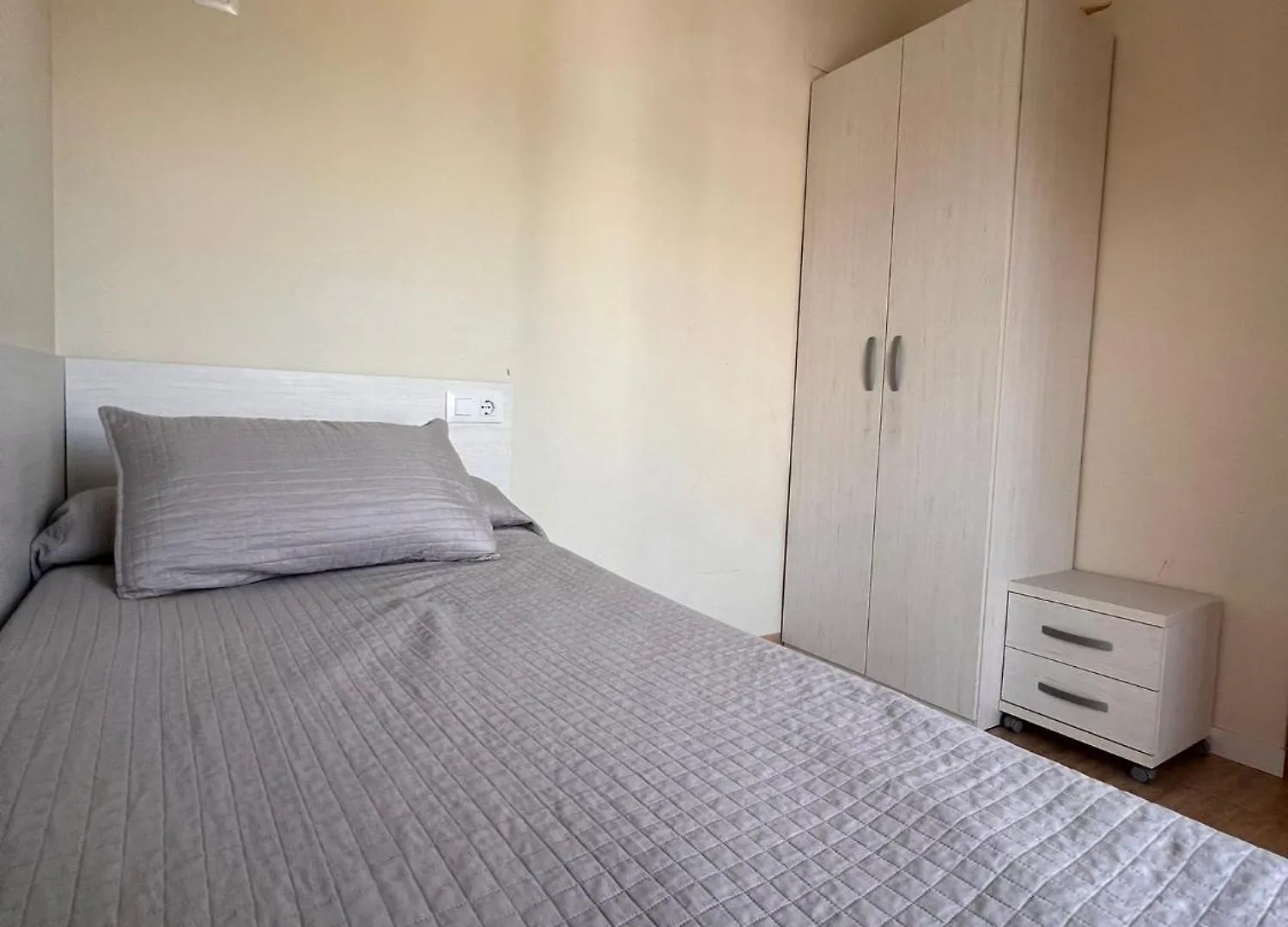 Apcostas Villa De Madrid Бланес 0*,